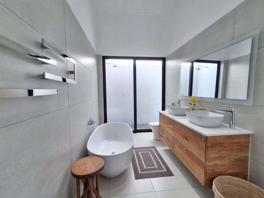 4 Bedroom Property for Sale in Stilbaai Oos Western Cape